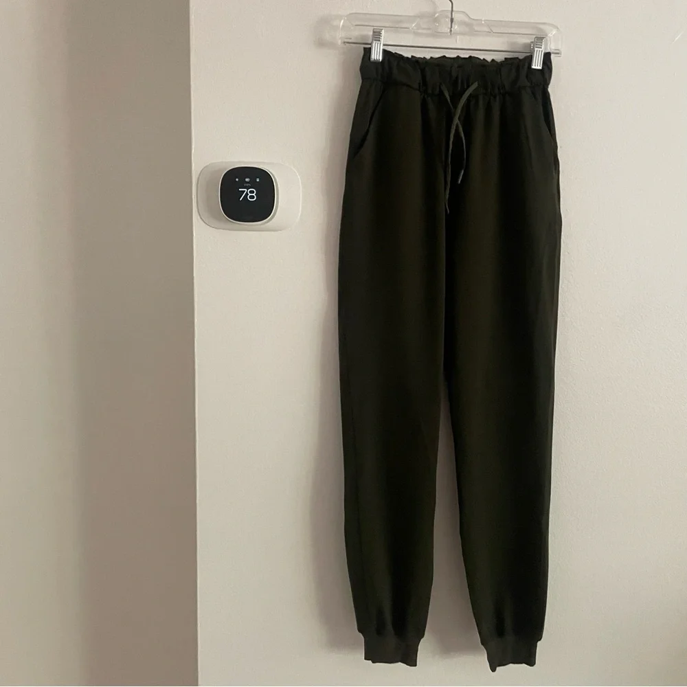 Lululemon Dark Green Jogger Pants size 2 - Picture 2 of 6